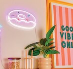 Lampe LED murale Donut avec port USB dans le catalogue Maxi Bazar