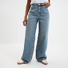 Promo Jeans large coton denim dirty femme à 25,99 € dans le catalogue La Halle à Chambourcy