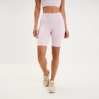 Short cycliste de sport taille haute violet clair femme en promo chez La Halle Short cycliste de sport taille haute violet clair femme dans le catalogue La Halle