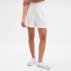 La Halle Perpignan - Promo Short large lin mélangé à coulisse blanc femme Promo Short large lin mélangé à coulisse blanc femme à 19,99 € dans le catalogue La Halle à Perpignan