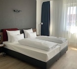 Hotel am Schlosstheater Angebote bei REWE Uetze für 129,00 €