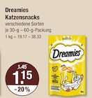 Katzenfutter im V-Markt Prospekt Katzensnacks von Dreamies im aktuellen V-Markt Prospekt für 1,15 €