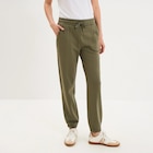 Pantalon de jogging molletonné vert kaki femme à 15,99 € dans le catalogue La Halle