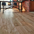 Sol stratifié à clipser Gladstone décor chêne naturel 8 mm - L.129 x l.19.4 cm - GoodHome en promo chez Castorama Sol stratifié à clipser Gladstone décor chêne naturel 8 mm - L.129 x l.19.4 cm - GoodHome dans le catalogue Castorama