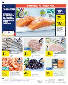 Promo Crevettes cuites dans le catalogue Carrefour du moment à la page 10