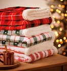 Plaid de noël dans le catalogue Gifi