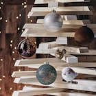 Jardiland Jouy-Aux-Arches - Promo Boule "Feuille pailletée" ECLOZ Promo Boule "Feuille pailletée" ECLOZ à 1,49 € dans le catalogue Jardiland à Jouy-Aux-Arches