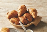 4 croissants + 4 pains au chocolat au beurre - SÉLECTION U en promo chez Super U 4 croissants + 4 pains au chocolat au beurre - SÉLECTION U dans le catalogue Super U