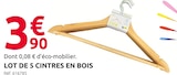 Promo Lot de 5 cintres en bois à 3,90 € dans le catalogue Mr. Bricolage à Querqueville