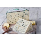 Roquefort A.O.P. SOCIETE Cave Abeille en promo chez Carrefour Roquefort A.O.P. SOCIETE Cave Abeille dans le catalogue Carrefour