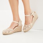 Sandales compensées en broderie anglaise blanc femme - La Halle Sandales compensées en broderie anglaise blanc femme à 32,19 € dans le catalogue La Halle