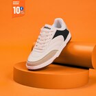 Promo Baskets basses à lacets semelle plate blanc garçon à 10,00 € dans le catalogue La Halle à Nevers