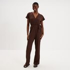 Combinaison pantalon gaufrée ceinturée marron foncé femme en promo chez La Halle Marseille à 20,99 €