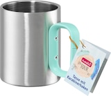 Tasse mit Karabinerhaken grün on tour im dm-drogerie markt Prospekt Tasse mit Karabinerhaken grün on tour von Profissimo im aktuellen dm-drogerie markt Prospekt für 3,95 €
