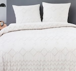 La parure housse de couette unie tuftée + 2 taies d’oreiller en promo chez Stokomani Toulon à 19,99 €