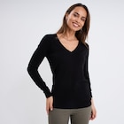 Promo Pull ajusté avec col en V noir femme à 9,99 € dans le catalogue La Halle à Terville