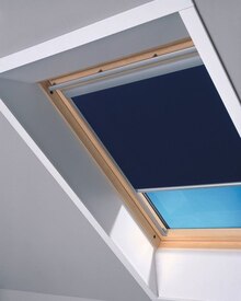 Brico Dépôt Houilles - Store occultant bleu en toile polyester pour fenêtre de toit 78x98 cm - VELUX Promo Store occultant bleu en toile polyester pour fenêtre de toit 78x98 cm - VELUX dans le catalogue Brico Dépôt "Fenêtres" à Houilles