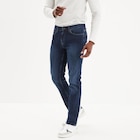 Promo Jeans straight 5 poches denim stone homme à 25,99 € dans le catalogue La Halle à Malauzat