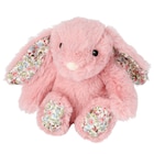 Kleiner Plüschhase mit Schlappohren im Ernstings family Prospekt zum Preis von 7,99 €