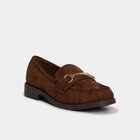 Promo Mocassin suédine boucle métal marron femme à 29,99 € dans le catalogue La Halle à Saint-Paul-lès-Dax