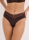 String Panty mit nahtloser Hinterhose in dunkelbraun von bonprix im aktuellen bonprix. Prospekt