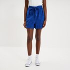 Short large broderie anglaise coton bleu electrique femme - La Halle Short large broderie anglaise coton bleu electrique femme à 25,99 € dans le catalogue La Halle