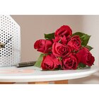 Botte de 7 roses en promo chez Carrefour Saint-Maur-des-Fossés à 3,99 €