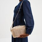 Sac en bandoulière couleur or femme - La Halle à Montpellier Sac en bandoulière couleur or femme en promo chez La Halle Montpellier à 9,99 €