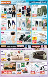 Canapé en promo dans le catalogue Norma à la page 2
