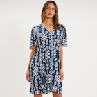 La Halle Mende - Promo Robe fluide genou col en V bleu marine femme Promo Robe fluide genou col en V bleu marine femme à 15,99 € dans le catalogue La Halle à Mende