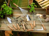 OUTILS EN MÉTAL MANCHE COURT EN BOIS FSC - GARDENSTAR à 4,99 € dans le catalogue Auchan Hypermarché