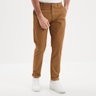 Pantalon chino slim stretch camel homme en promo chez La Halle Pantalon chino slim stretch camel homme dans le catalogue La Halle