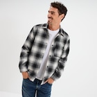 La Halle Honfleur - Promo Surchemise 1 poche manches longues gris foncé homme Promo Surchemise 1 poche manches longues gris foncé homme à 22,99 € dans le catalogue La Halle à Honfleur