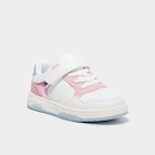 Tennis basses à scratchs bout renforcé blanc fille - La Halle Tennis basses à scratchs bout renforcé blanc fille à 12,99 € dans le catalogue La Halle