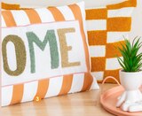 B&M Lons - Promo Coussin tufté HOME Promo Coussin tufté HOME à 6,99 € dans le catalogue B&M à Lons