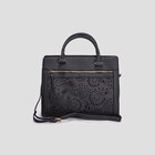 Sac rectangulaire bandoulière ajustable noir femme - La Halle à Montpellier Sac rectangulaire bandoulière ajustable noir femme en promo chez La Halle Montpellier à 14,99 €