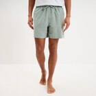 Short de bain droit taille élastiquée vert pastel homme à 10,99 € dans le catalogue La Halle