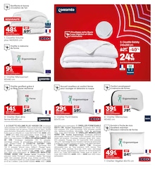Offre Oreiller dans le catalogue But du moment à la page 35