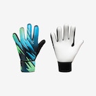 Kinder Fußball Torwarthandschuhe strapazierfähig - First blau/grün für 7,99 € bei Decathlon im Angebot Kinder Fußball Torwarthandschuhe strapazierfähig - First blau/grün im aktuellen Decathlon Prospekt