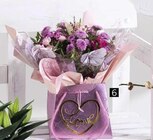 Bouquet bulle 18 tiges en promo chez Géant Casino Bouquet bulle 18 tiges dans le catalogue Géant Casino