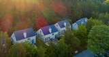 Lebhafte Action, malerische Dörfer und die herrliche Ruhe von Hügeln und Wäldern Angebot im Center Parcs Prospekt Lebhafte Action, malerische Dörfer und die herrliche Ruhe von Hügeln und Wäldern im Center Parcs Prospekt zum Preis von 244,00 €
