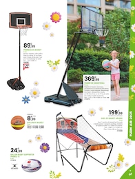Offre Baskets Enfant dans le catalogue JouéClub du moment à la page 17