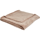 Couverture flanelle embossée - TEX BASIC en promo à 13,99 € chez Carrefour Couverture flanelle embossée - TEX BASIC dans le catalogue Carrefour