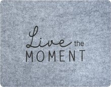 Platzset Filz rechteckig 'Live the Moment' grau Angebot in Philippsthal (Werra) im aktuellen Prospekt bei dm-drogerie markt in Philippsthal (Werra)