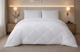 Couette sensation duvet en percale en promo chez B&M Saint-Nazaire à 59,99 €
