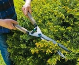 Heckenschere "NatureCut" von Gardena im aktuellen Hellweg Prospekt