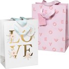 Geschenktasche "Love", Größe Midi Angebot im aktuellen dm-drogerie markt Prospekt Geschenktasche "Love", Größe Midi Angebot im dm-drogerie markt Prospekt für 1,95 €