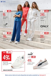 Offre Baskets Femme dans le catalogue Intersport du moment à la page 14