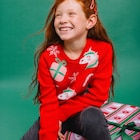 Promo Pull Noël col rond manches longues rouge fille à 6,99 € dans le catalogue La Halle à Saint-Étienne