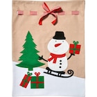 dm-drogerie markt - Geschenksack Jumbo mit Schneemann (70x48 cm) Angebot im Prospekt Geschenksack Jumbo mit Schneemann (70x48 cm) bei dm-drogerie markt im Prospekt "" für 4,95 €